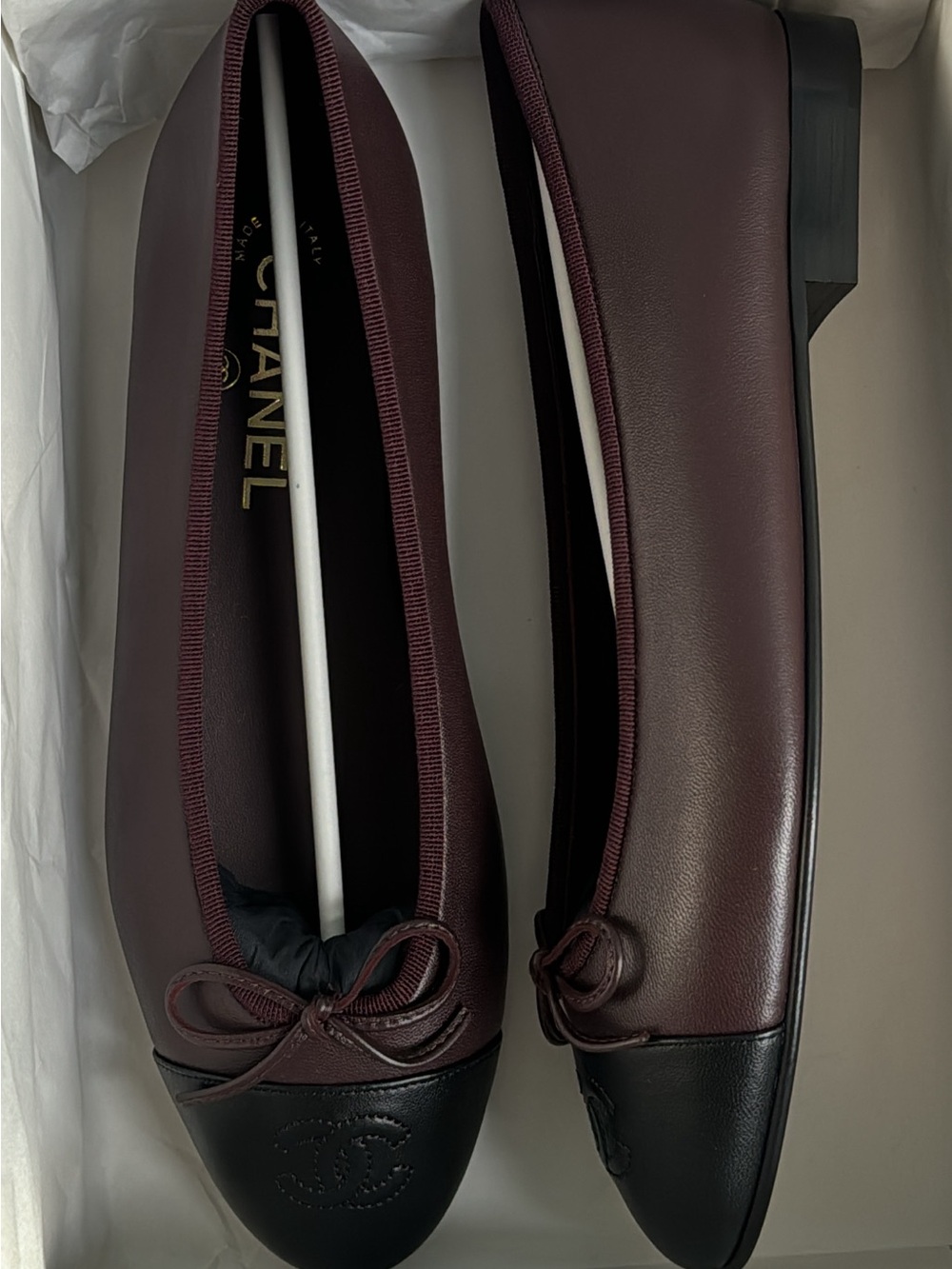 CHANEL Burgundy and Black ballerinas